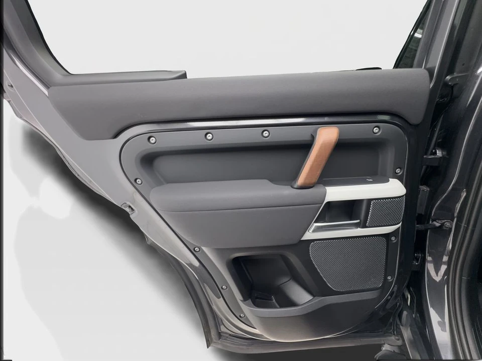 2022 Land Rover Defender L663 - Image 26 of 31