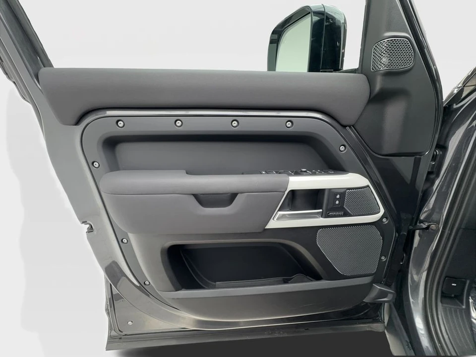 2022 Land Rover - Image 23 of 31