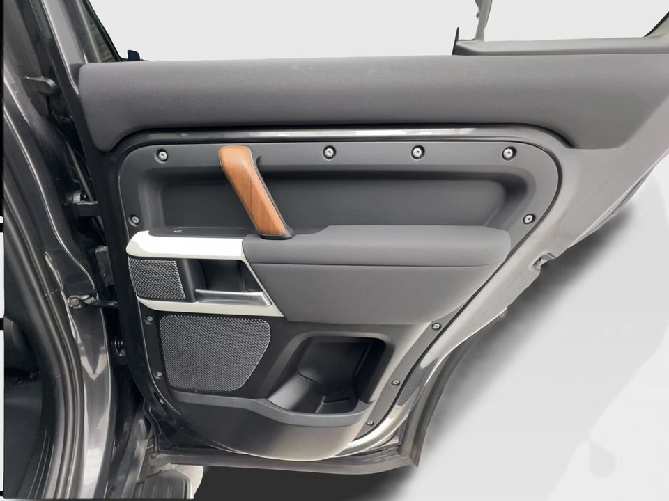 2022 Land Rover Defender L663 - Image 28 of 31