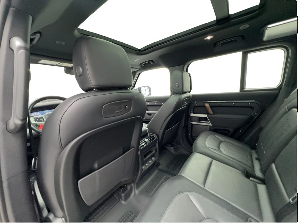 2022 Land Rover - Image 24 of 31
