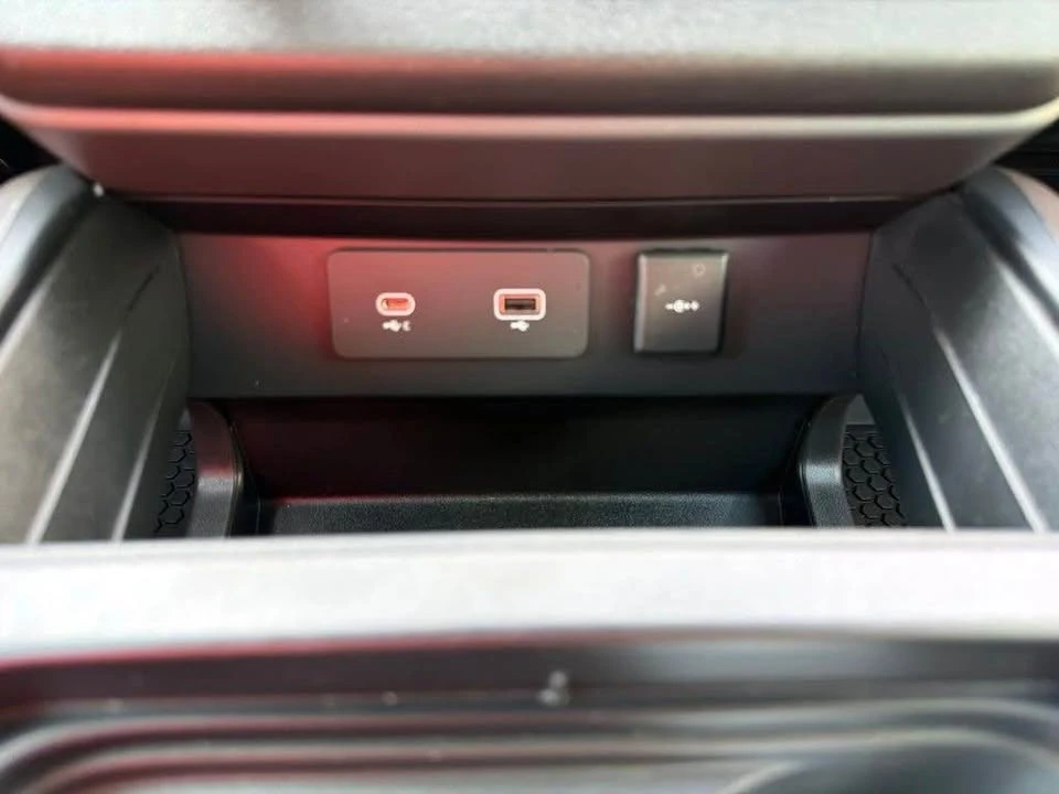 2022 Land Rover Defender L663 - Image 16 of 18