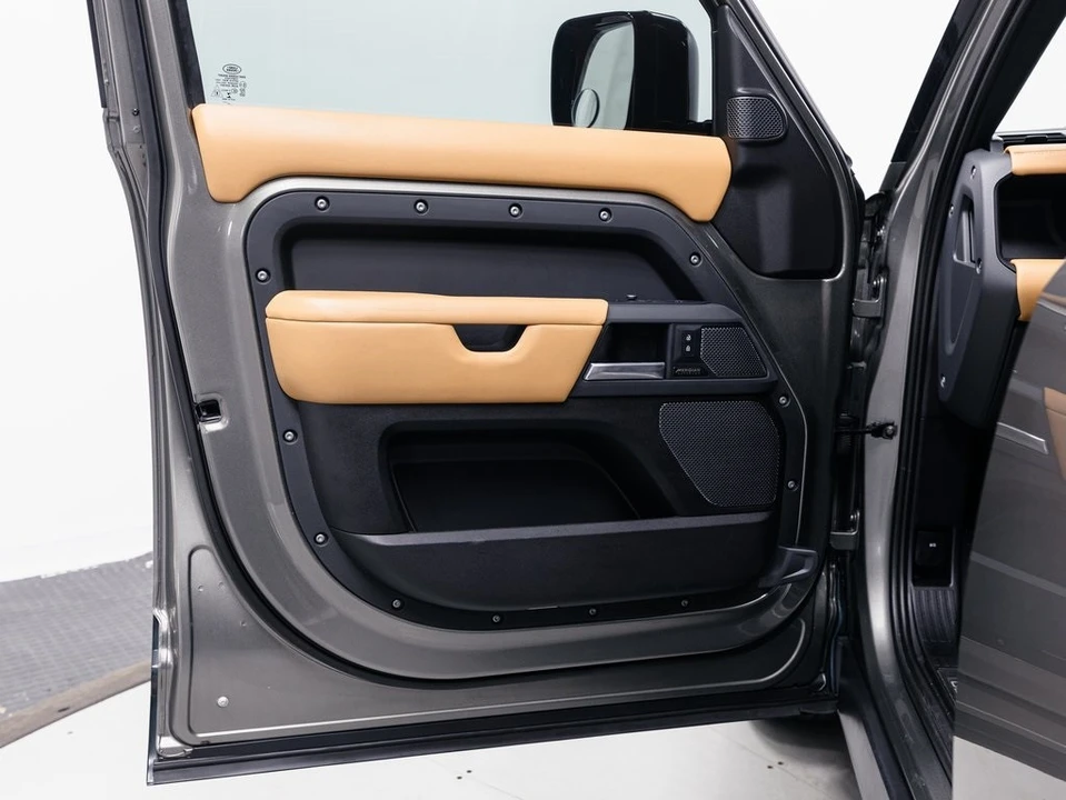 2022 Land Rover Defender L663 - Image 5 of 12
