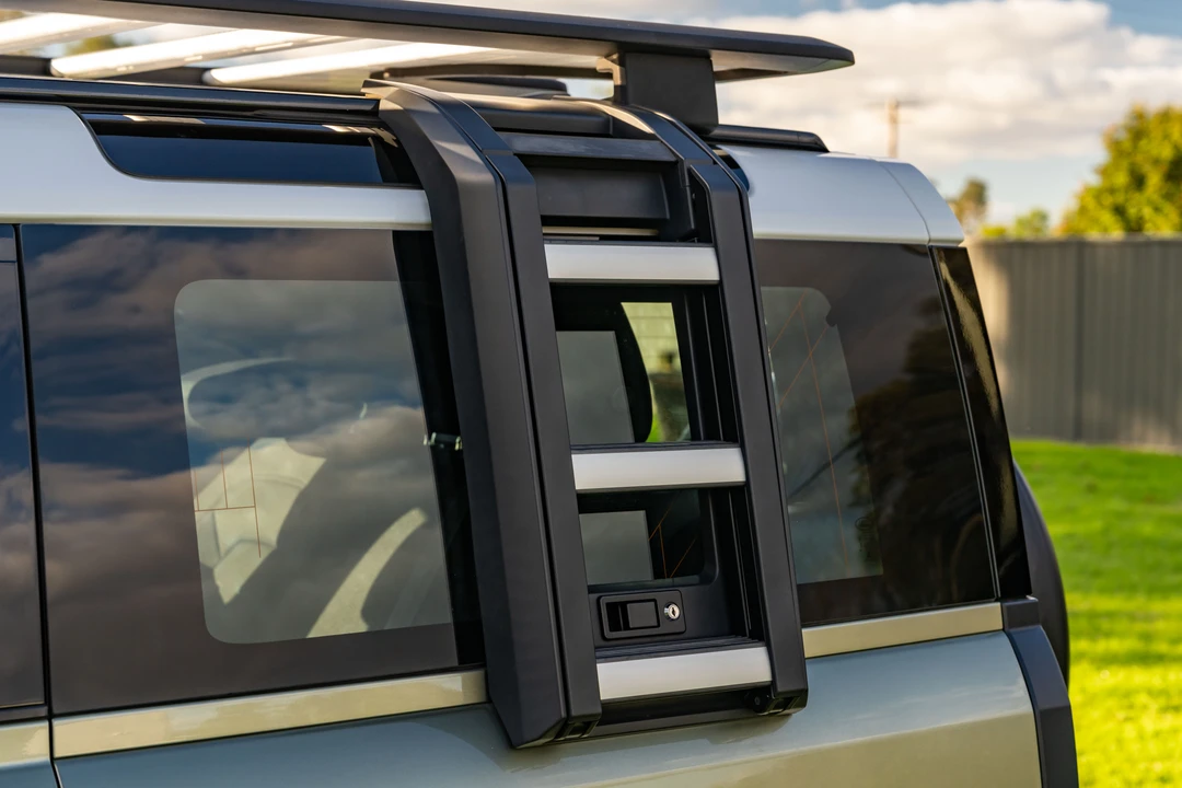 2022 Land Rover Defender L663 - Image 30 of 31