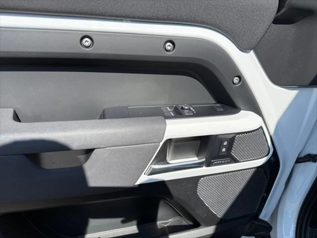 2022 Land Rover Defender L663 - Image 11 of 24