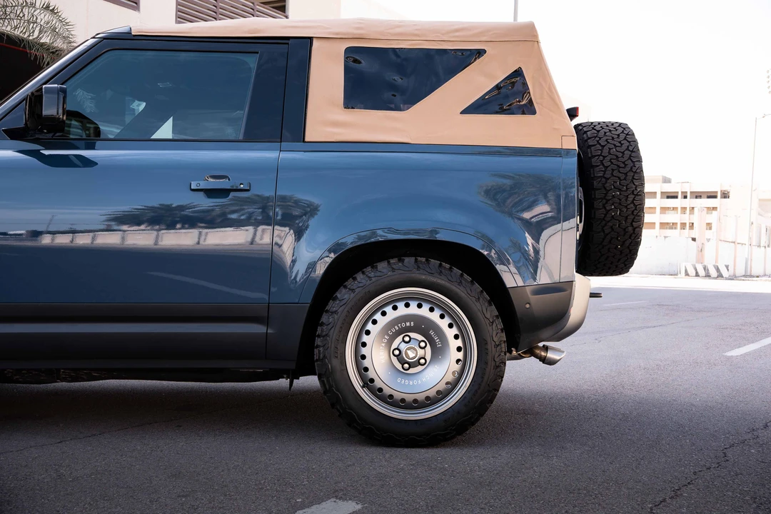 2023 Land Rover Defender L663 - Image 25 of 31