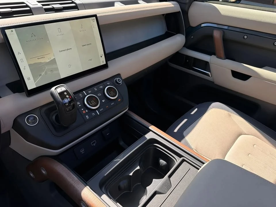 2022 Land Rover Defender L663 - Image 8 of 19