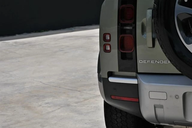 2022 Land Rover Defender L663 - Image 9 of 24