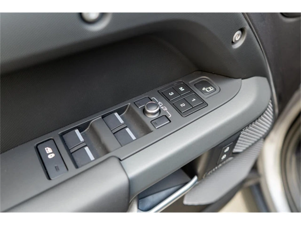 2022 Land Rover Defender L663 - Image 11 of 12
