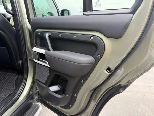 2022 Land Rover Defender L663 - Image 30 of 31