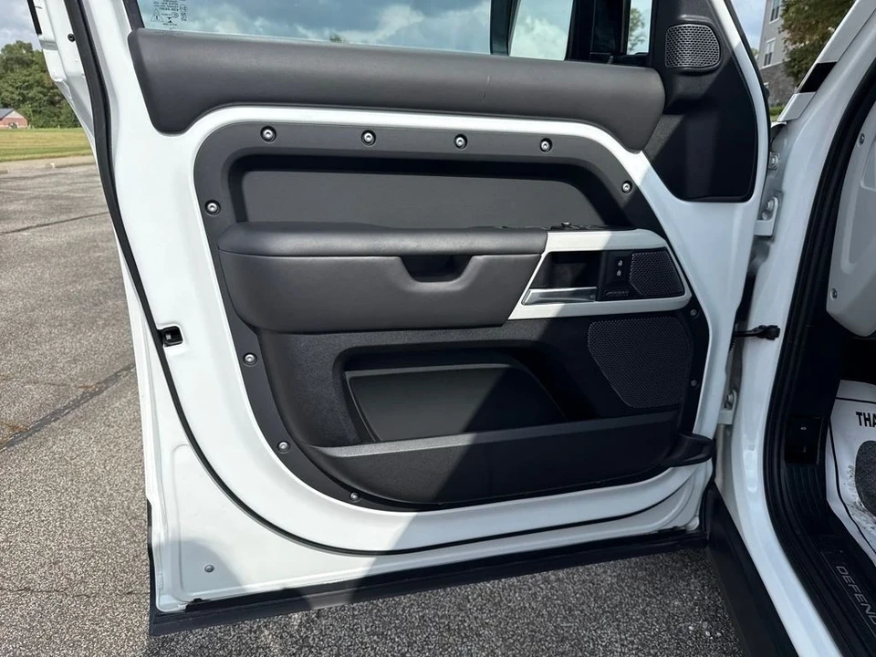 2022 Land Rover Defender L663 - Image 10 of 12