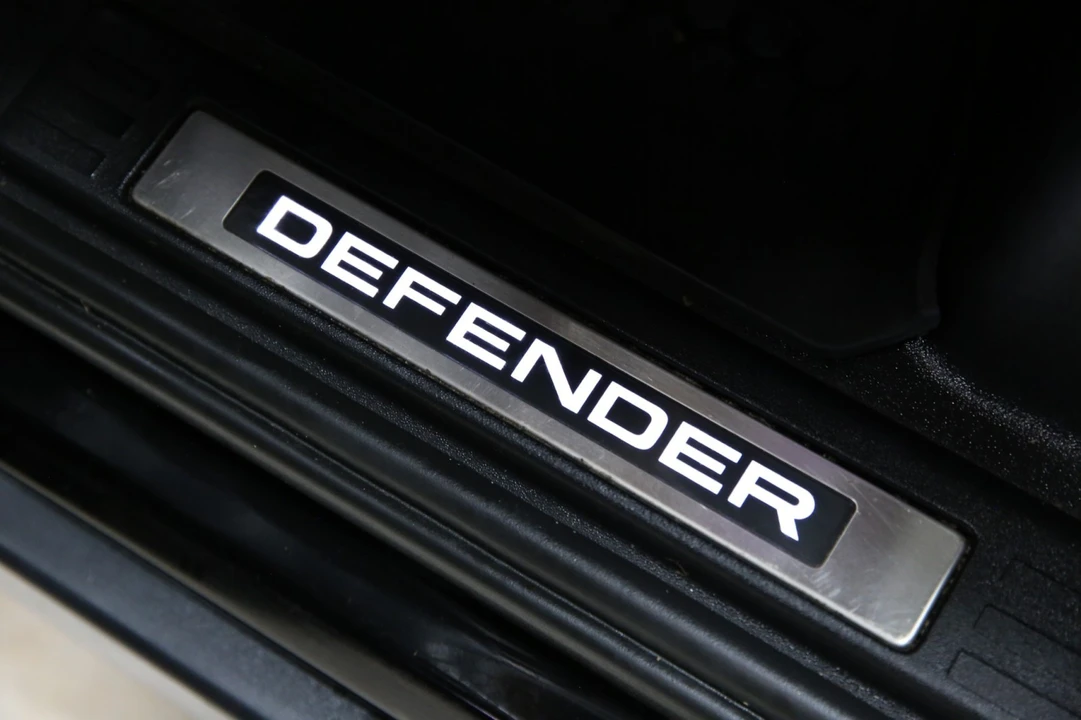 2022 Land Rover Defender L663 - Image 28 of 31