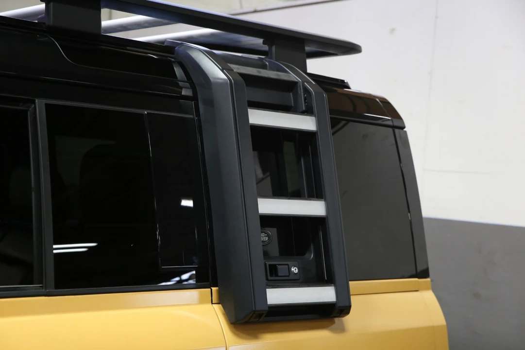 2022 Land Rover Defender L663 - Image 19 of 31