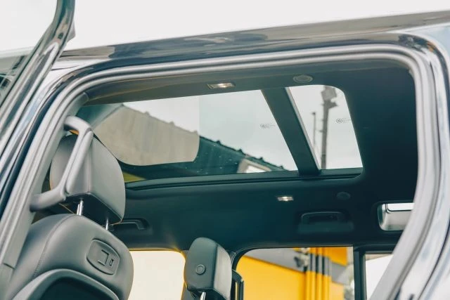 2022 Land Rover Defender L663 - Image 28 of 31