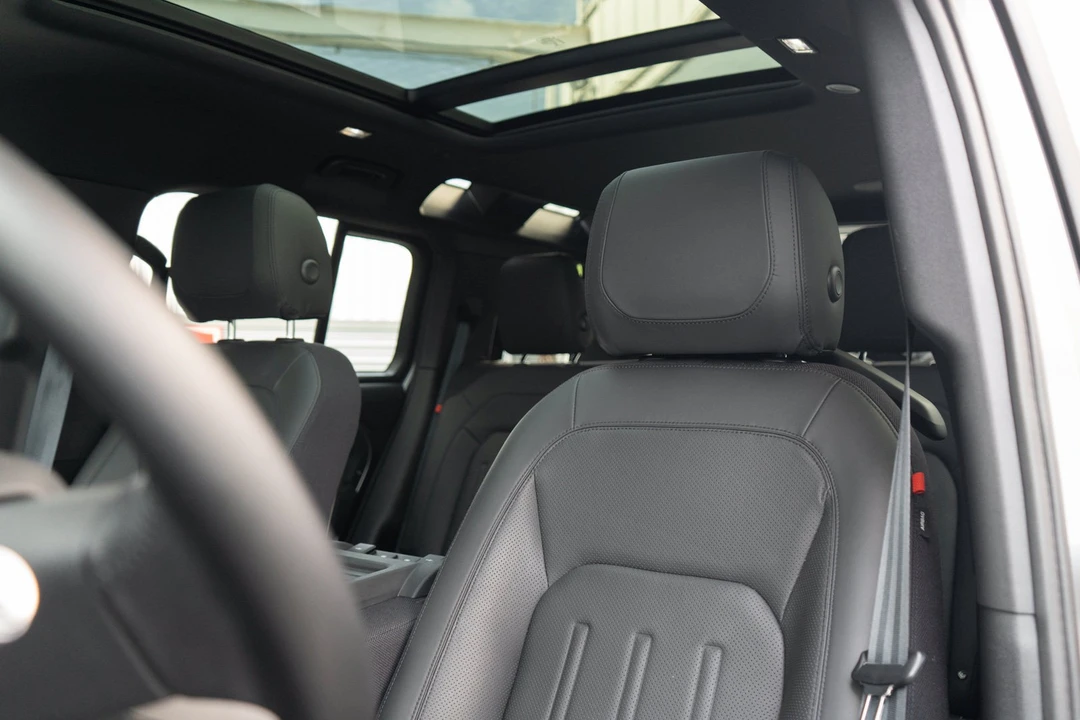 2022 Land Rover Defender L663 - Image 8 of 31