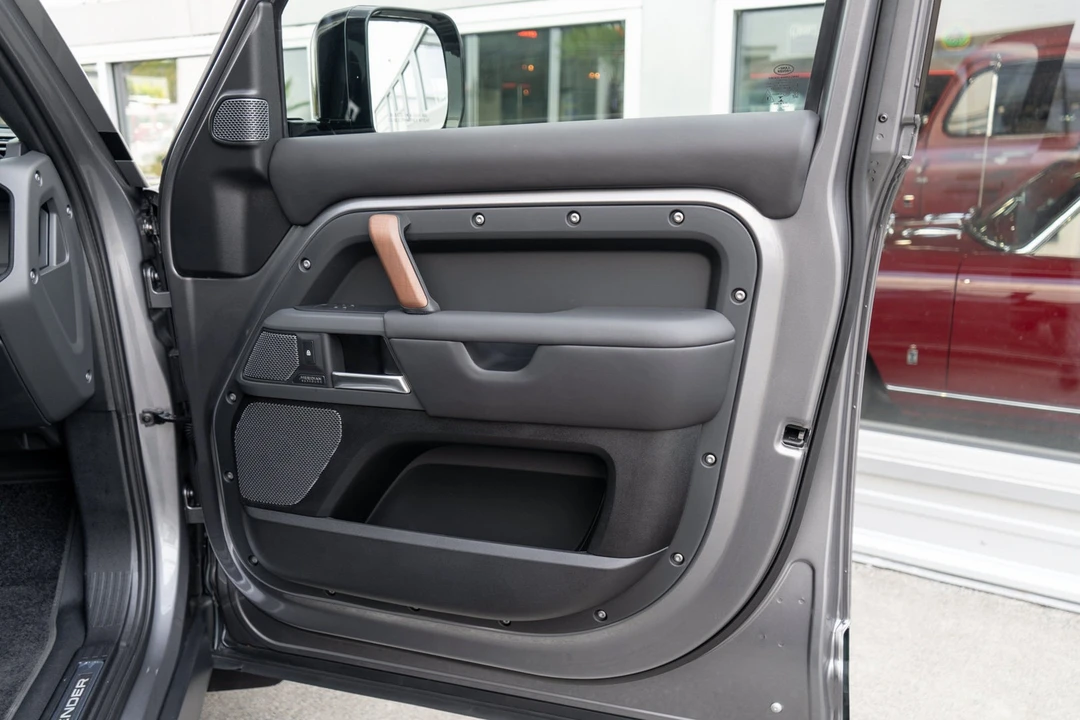 2022 Land Rover Defender L663 - Image 28 of 31