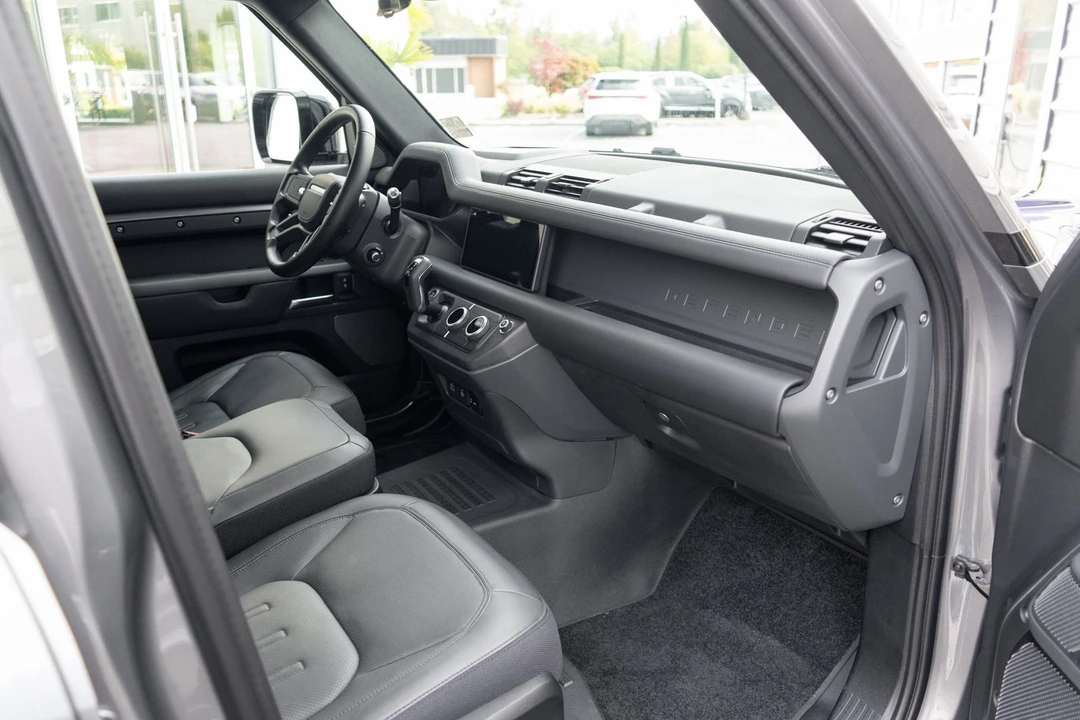 2022 Land Rover Defender L663 - Image 27 of 31