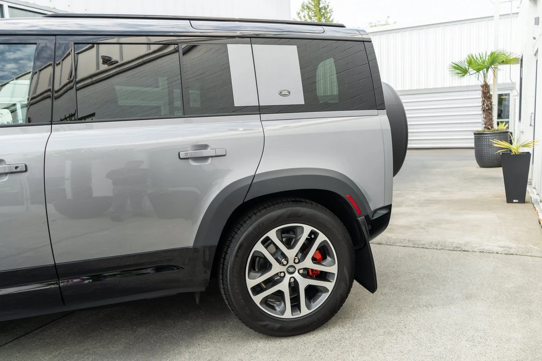 2022 Land Rover Defender L663 - Image 4 of 31