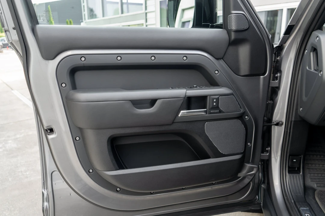 2022 Land Rover Defender L663 - Image 9 of 31