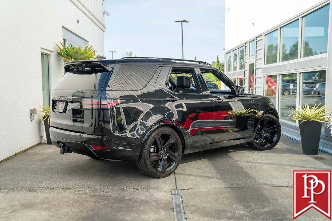 2022 Land Rover Discovery 5th Gen - Image 16 of 21
