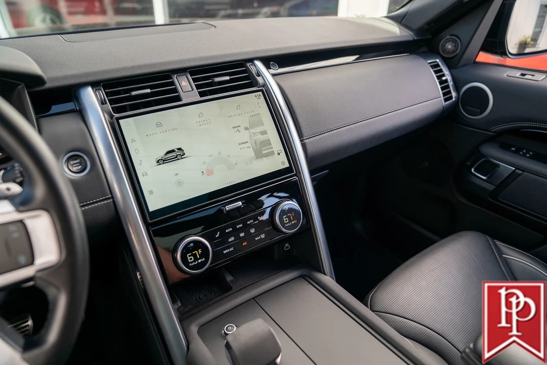 2022 Land Rover Discovery 5th Gen - Image 10 of 21