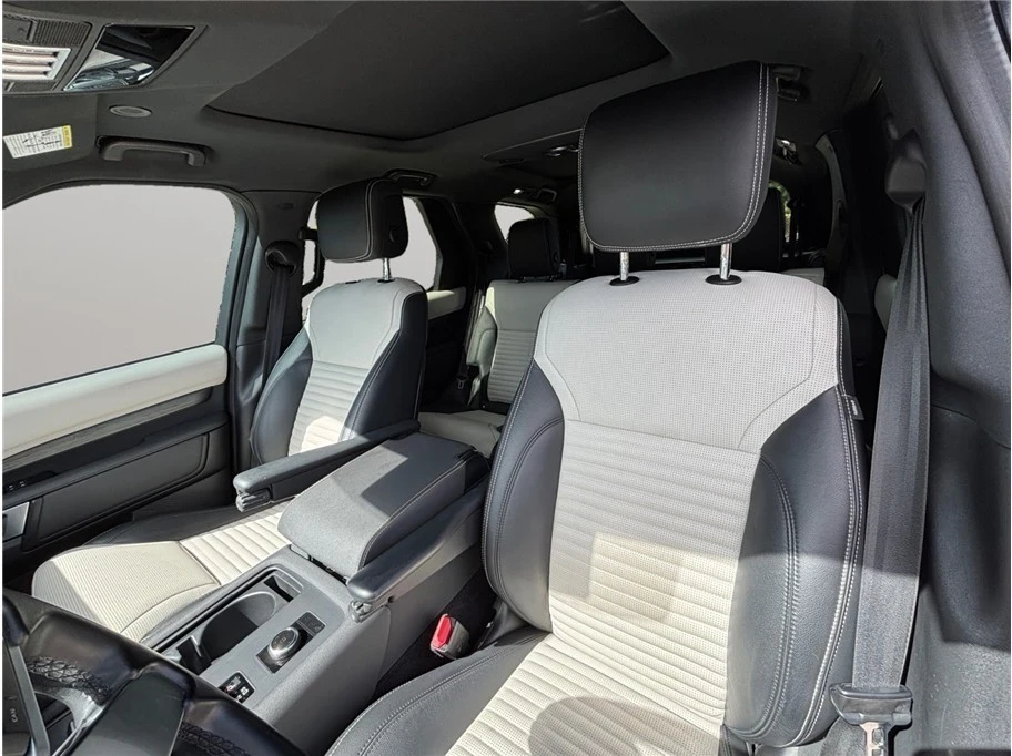 2022 Land Rover Discovery 5th Gen - Image 19 of 21