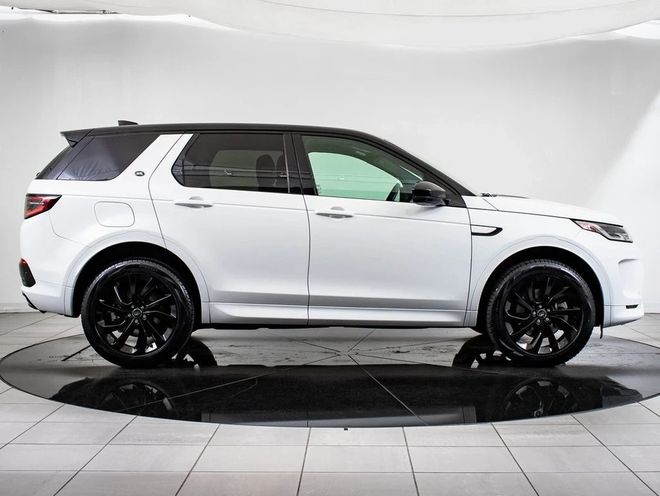 2022 Land Rover Discovery 5th Gen - Image 11 of 21