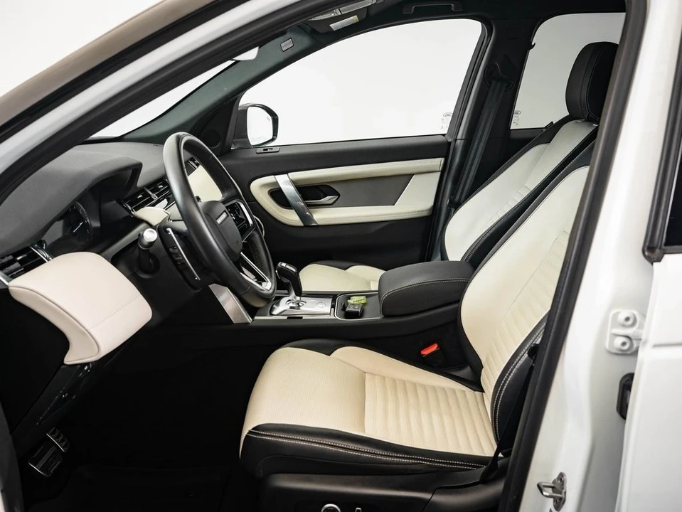 2022 Land Rover Discovery 5th Gen - Image 17 of 21