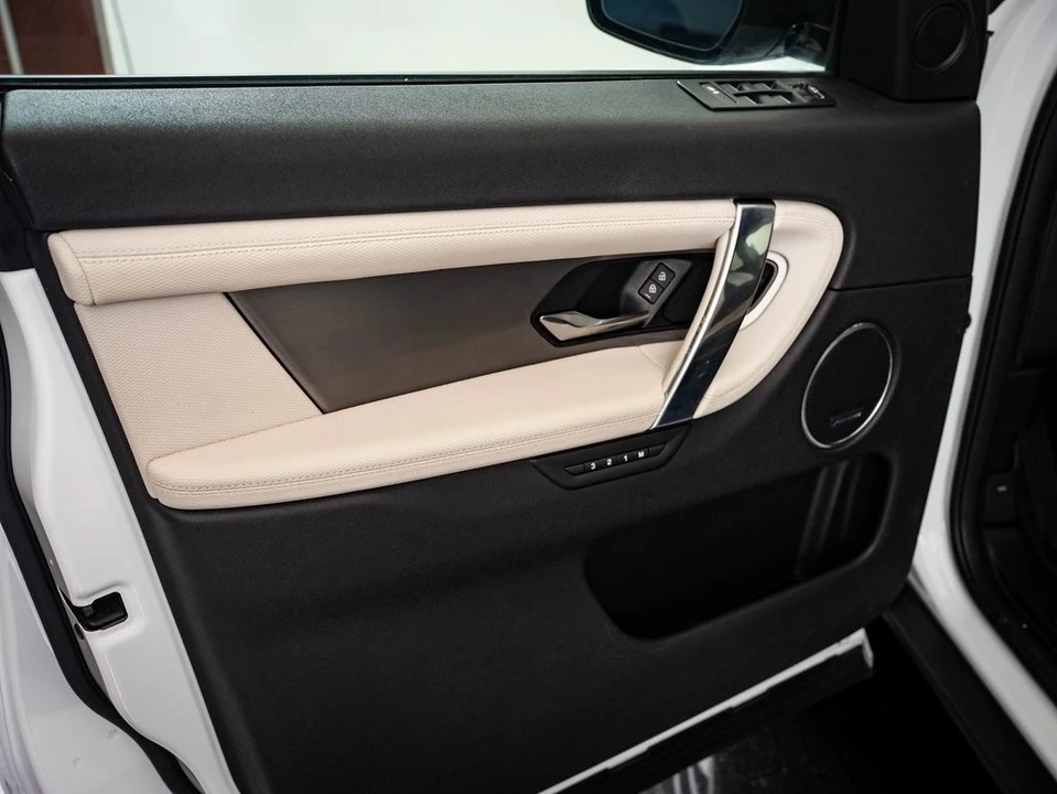 2022 Land Rover Discovery 5th Gen - Image 21 of 21
