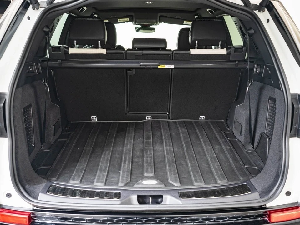 2022 Land Rover Discovery 5th Gen - Image 16 of 21