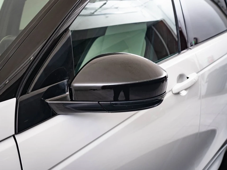 2022 Land Rover Discovery 5th Gen - Image 15 of 21