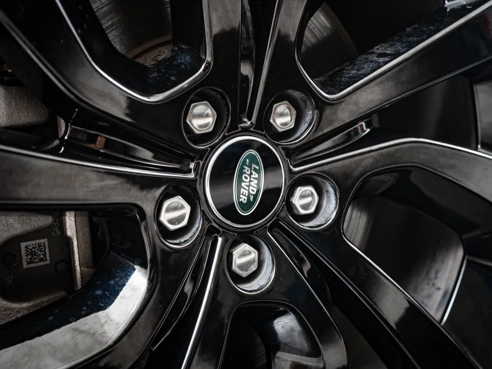 2022 Land Rover Discovery 5th Gen - Image 8 of 21
