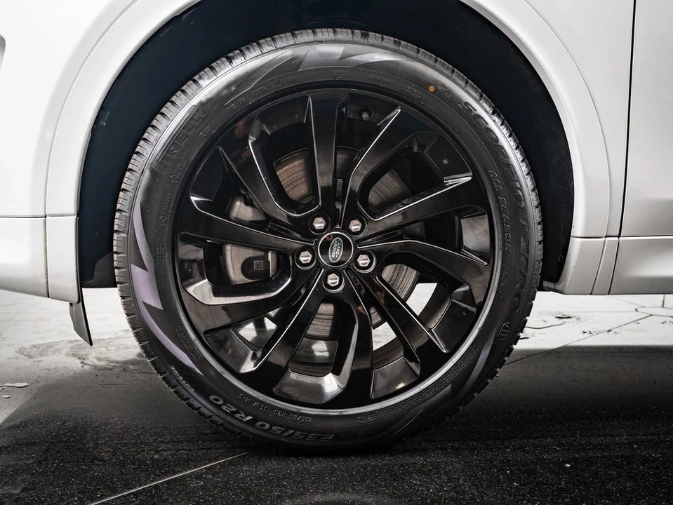 2022 Land Rover Discovery 5th Gen - Image 13 of 21