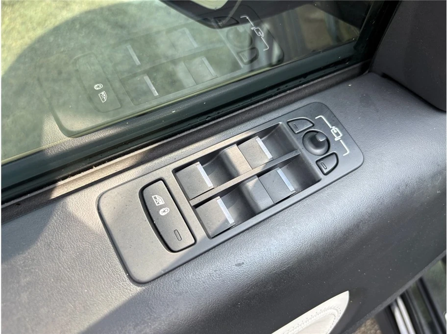 2022 Land Rover Discovery 5th Gen - Image 21 of 21