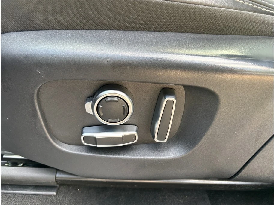 2022 Land Rover Discovery 5th Gen - Image 19 of 21