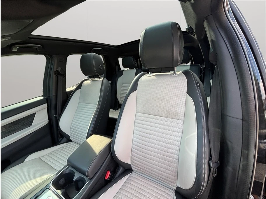 2022 Land Rover Discovery 5th Gen - Image 18 of 21