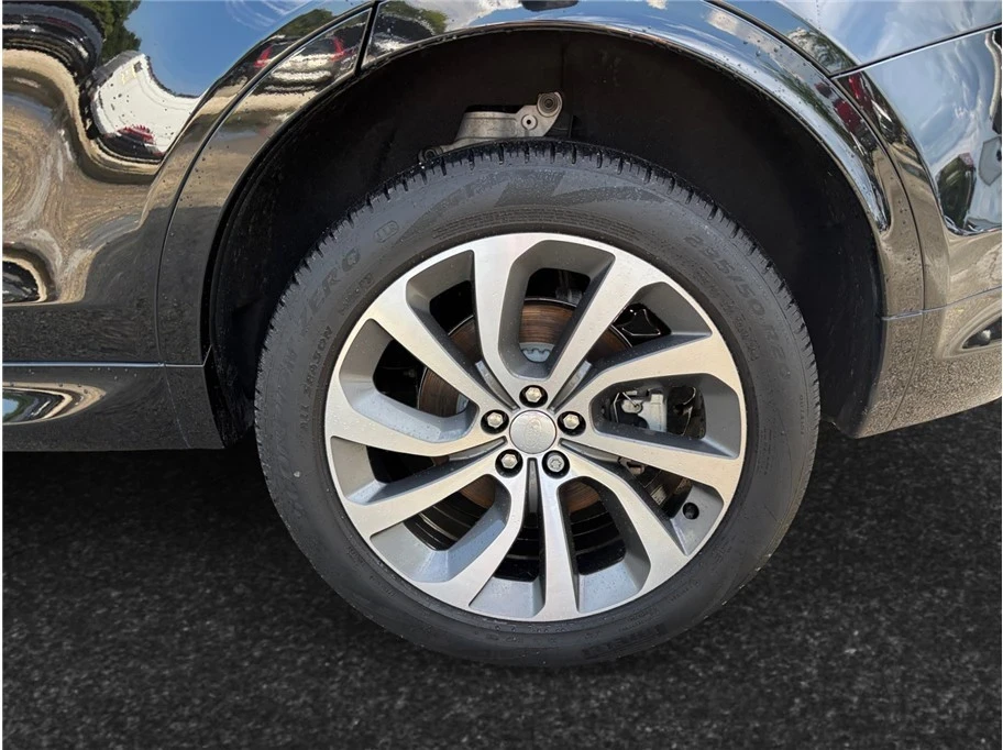2022 Land Rover Discovery 5th Gen - Image 14 of 21