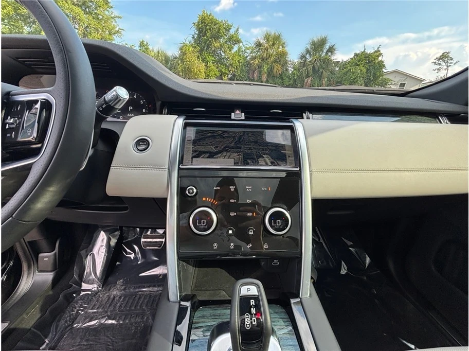 2022 Land Rover Discovery 5th Gen - Image 10 of 21