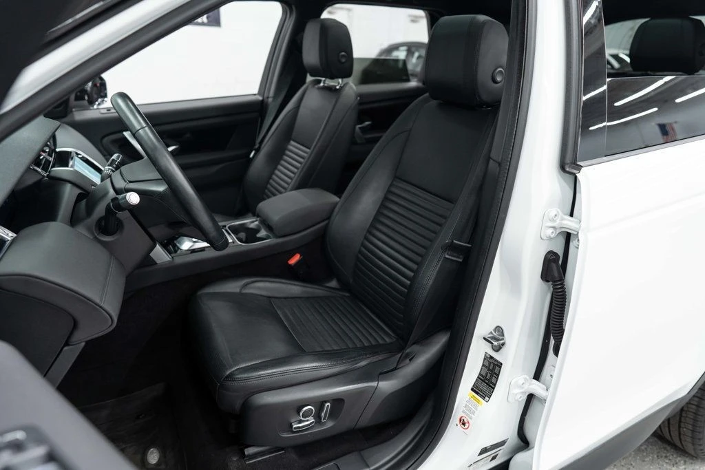 2022 Land Rover Discovery 5th Gen - Image 9 of 12