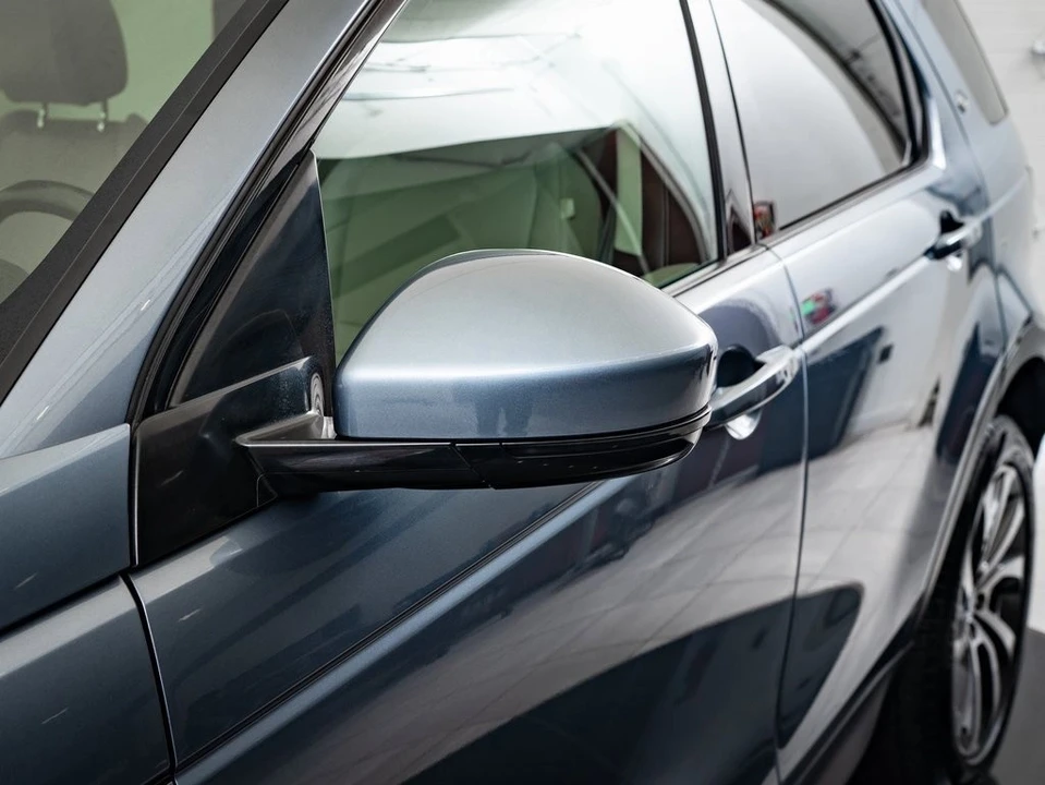 2022 Land Rover Discovery 5th Gen - Image 15 of 21