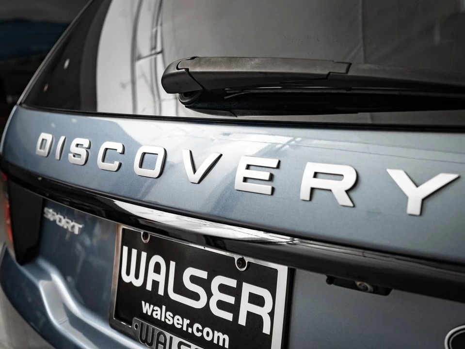 2022 Land Rover Discovery 5th Gen - Image 9 of 21