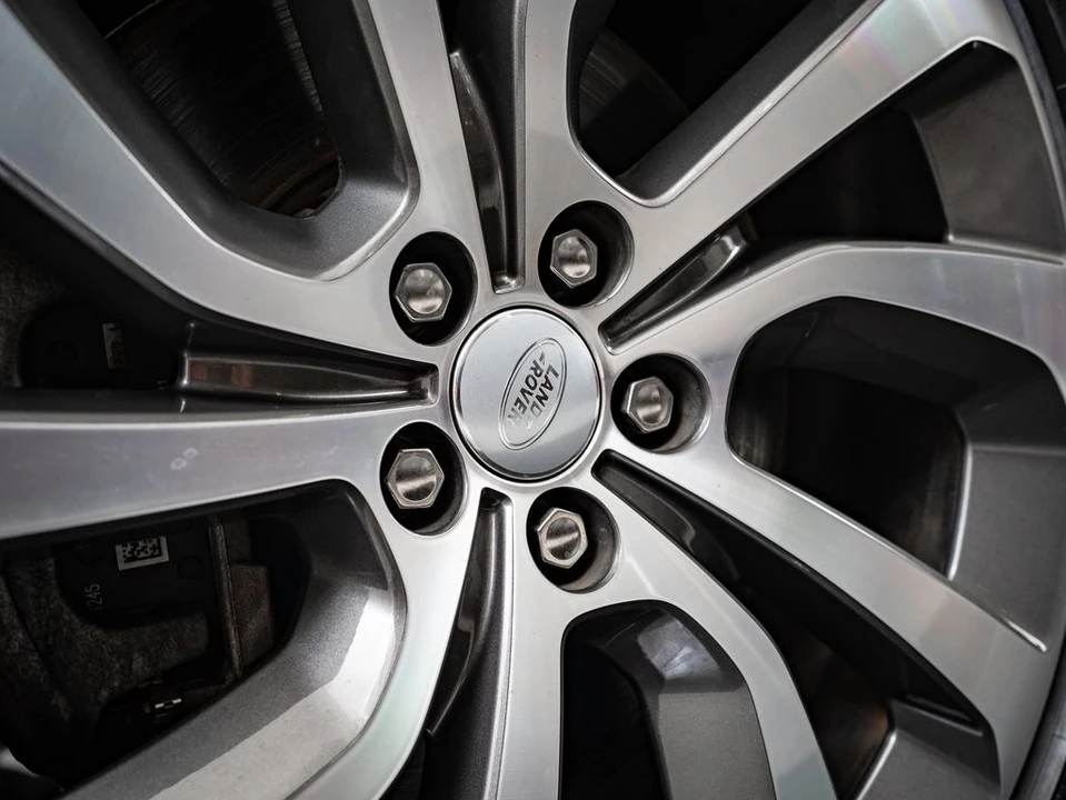 2022 Land Rover Discovery 5th Gen - Image 8 of 21
