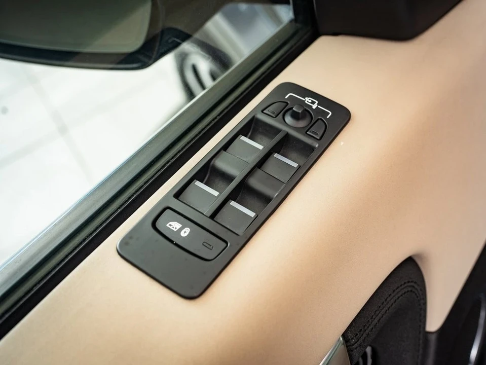 2022 Land Rover Discovery 5th Gen - Image 21 of 21