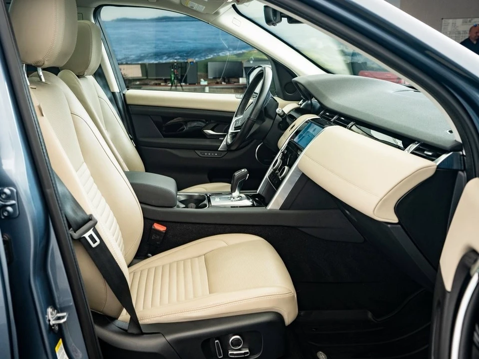 2022 Land Rover Discovery 5th Gen - Image 20 of 21