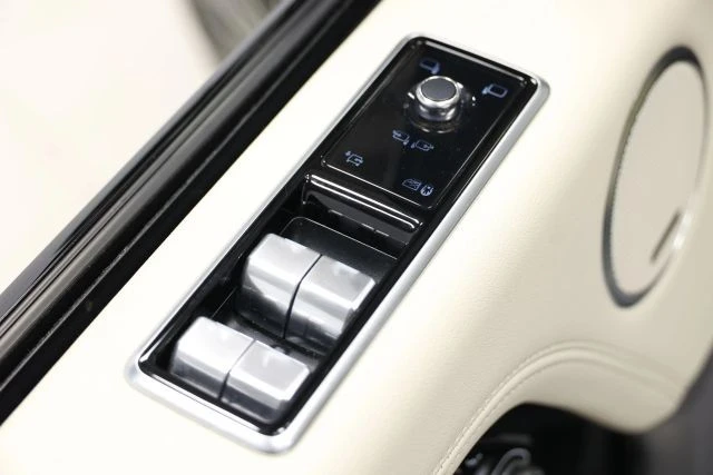 2022 Land Rover Range Rover L460 - Image 11 of 12