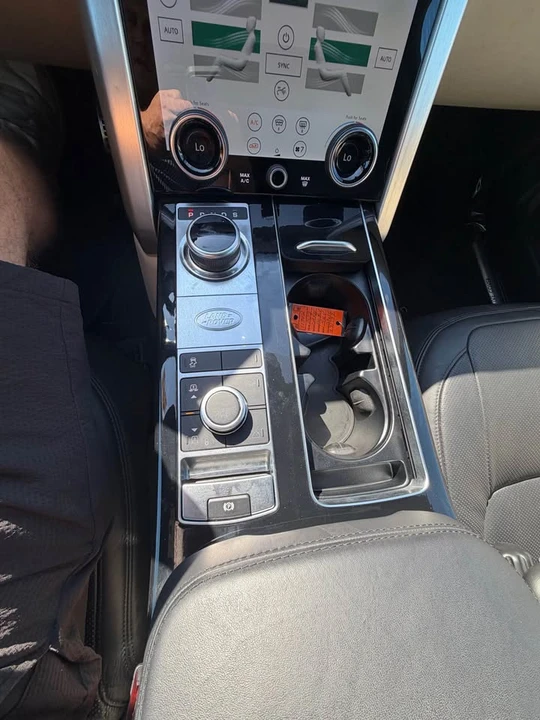 2022 Land Rover Range Rover L460 - Image 13 of 16