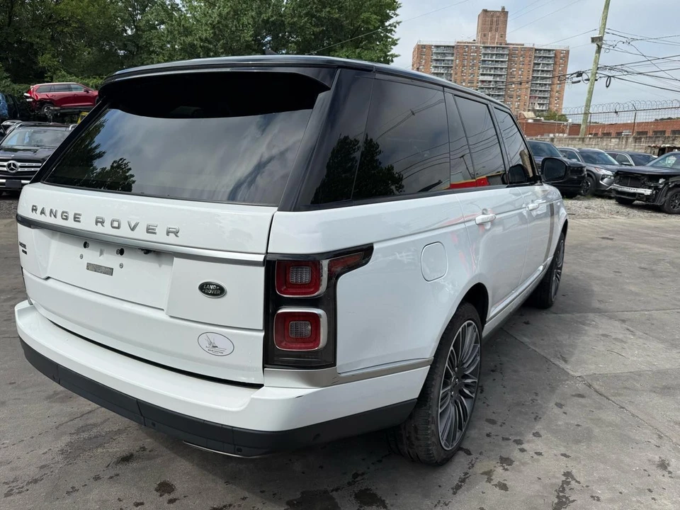 2022 Land Rover Range Rover L460 - Image 10 of 31