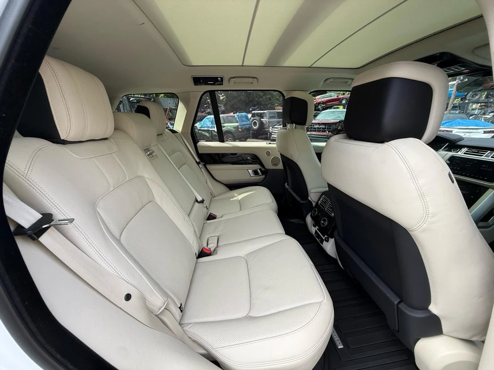 2022 Land Rover Range Rover L460 - Image 18 of 31