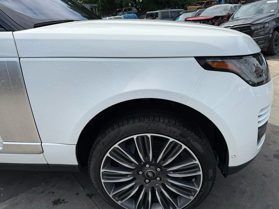 2022 Land Rover Range Rover L460 - Image 14 of 31