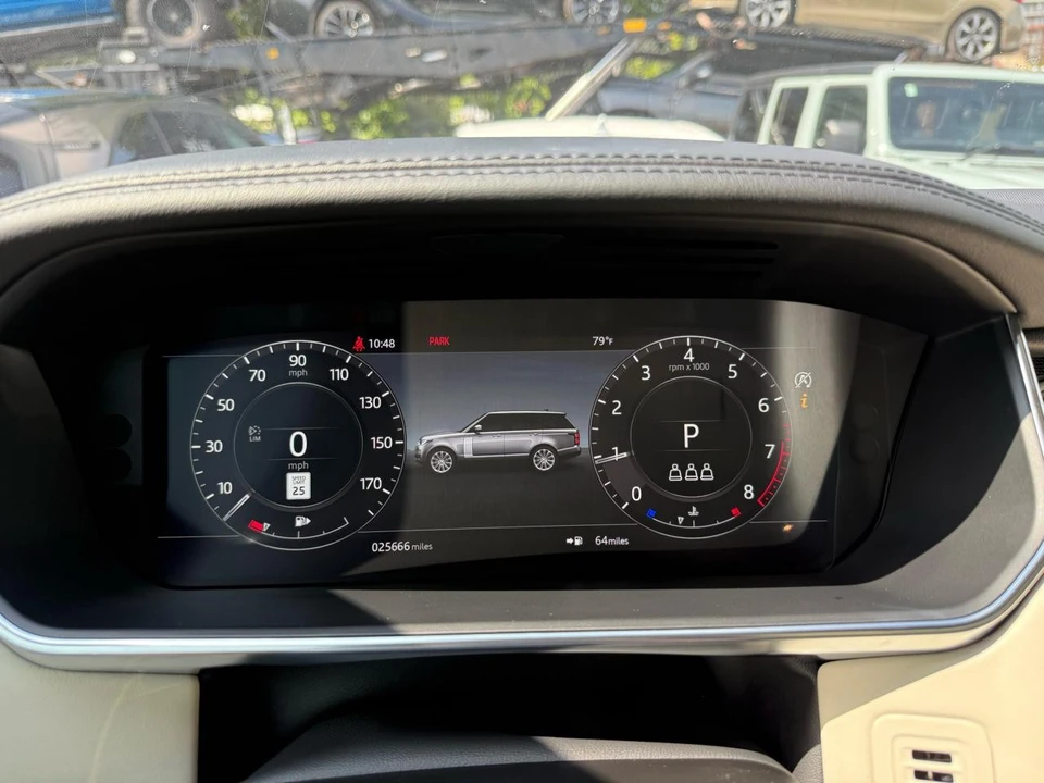 2022 Land Rover Range Rover L460 - Image 26 of 31