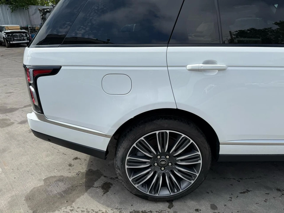 2022 Land Rover Range Rover L460 - Image 13 of 31